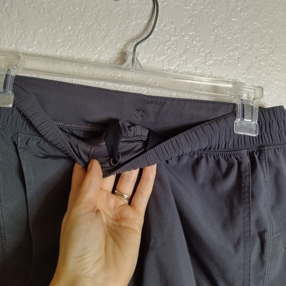 Lululemon T.H.E. pull on black line less shorts 11" sz M - Picture 4 of 6